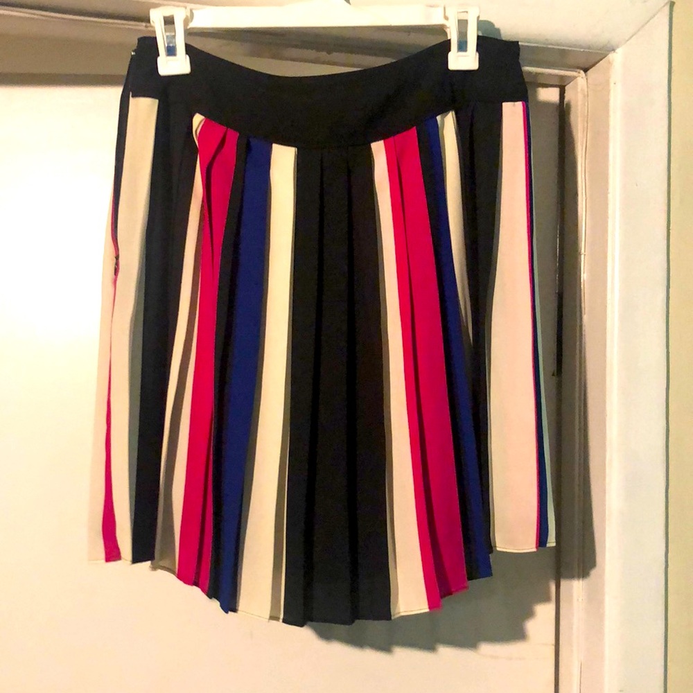 Super cute multicolored pleated skirt by Express Sz 8